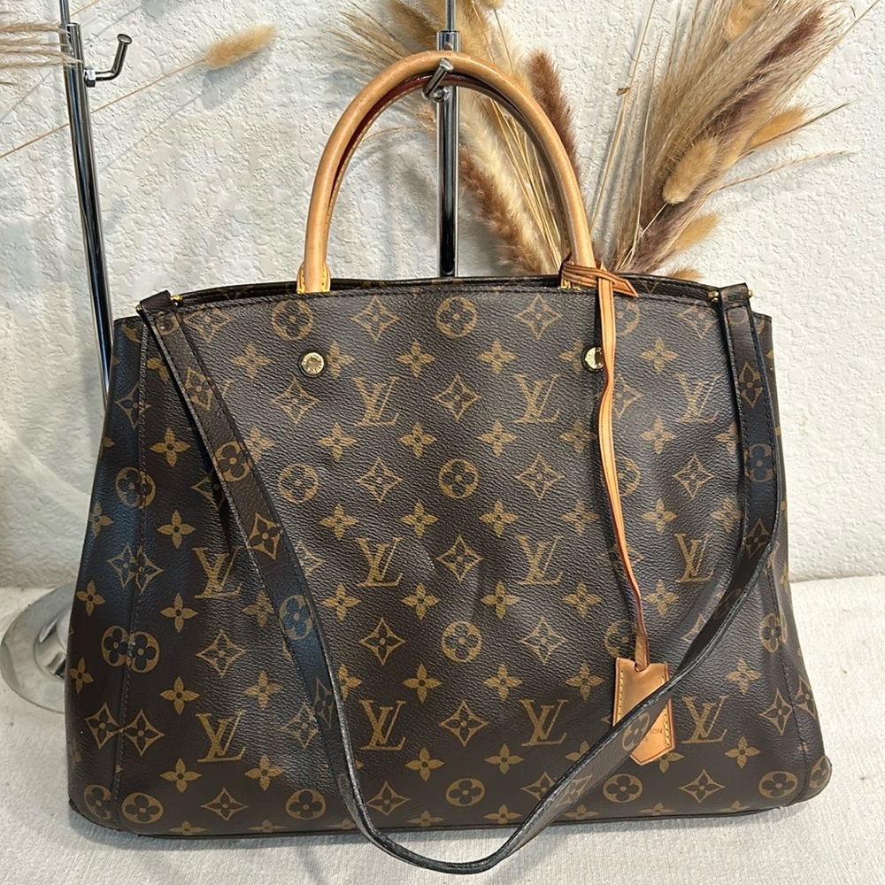 Low start luxury 🥇closet clearance 🎁🎁 Giveaway price - Picture 4 of 4